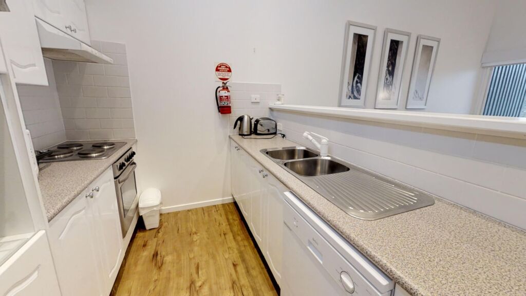 Lodge Apartment 20 (Sleeps 6)