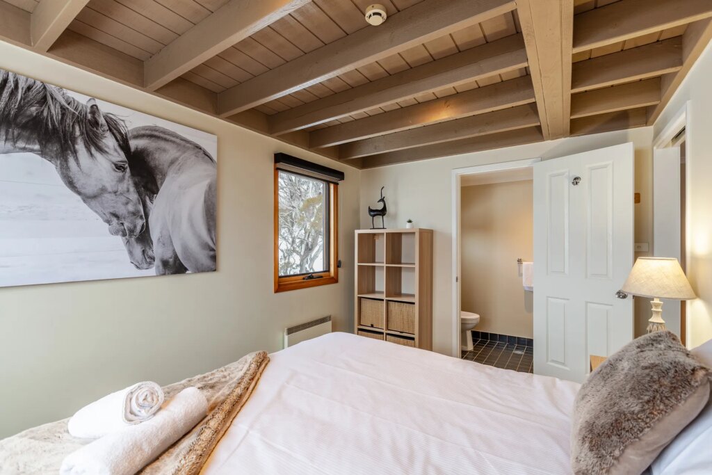 Lodge Chalet (Sleeps 6)
