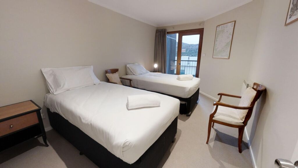 Lodge Apartment 22 (Sleeps 6)