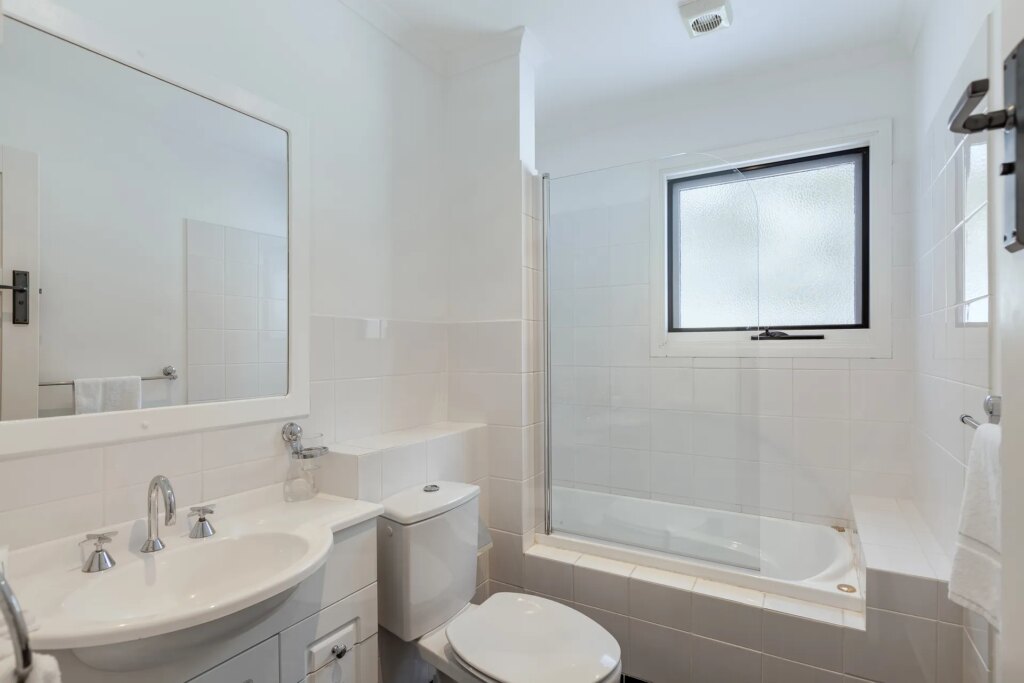 Lodge Chalet (Sleeps 6)