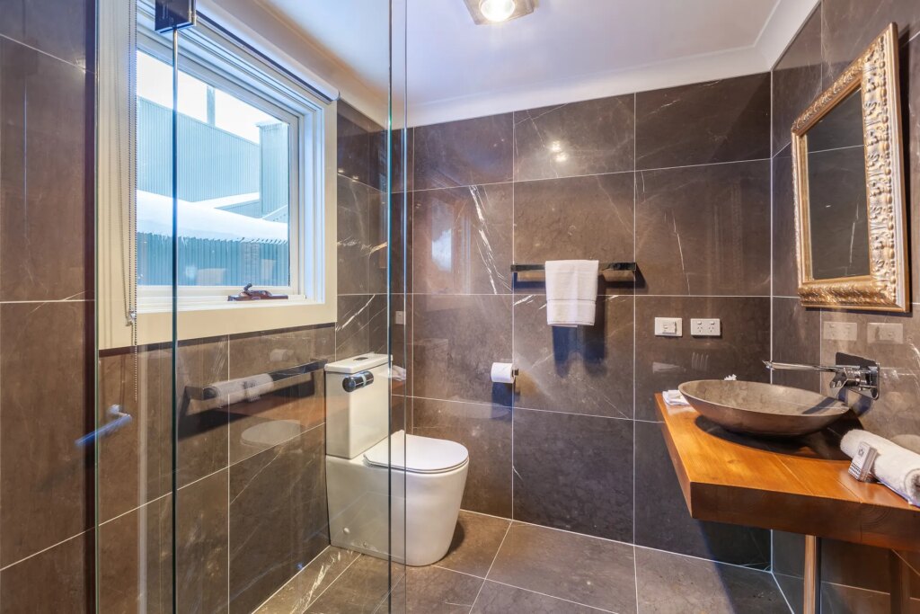 Lodge Chalet (Sleeps 4)