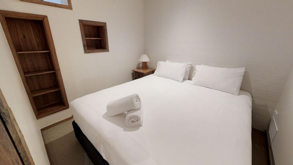 Studio 4 (Sleeps 2)