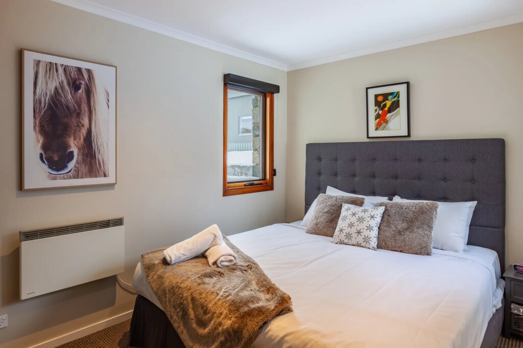 Lodge Chalet (Sleeps 6)