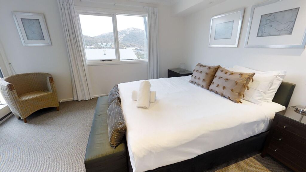 Lodge Apartment 20 (Sleeps 6)