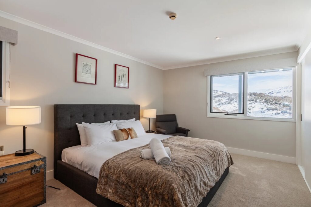 Lodge Chalet (Sleeps 6)