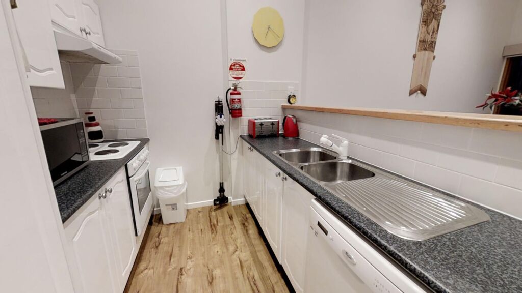 Lodge Apartment 24 (Sleeps 6)