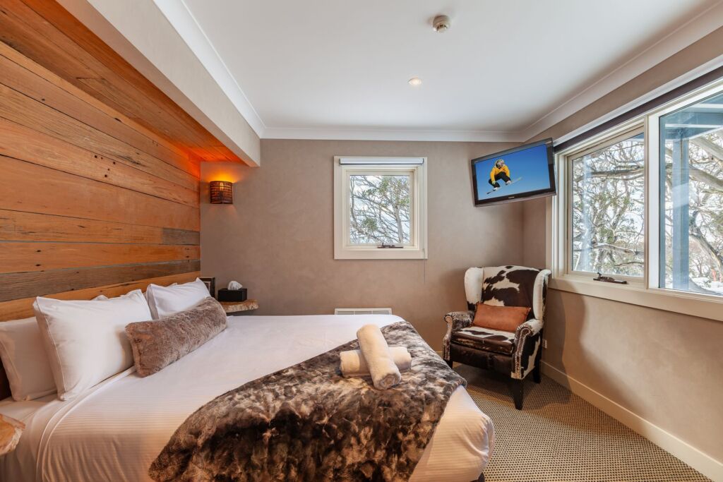 Lodge Chalet (Sleeps 4)