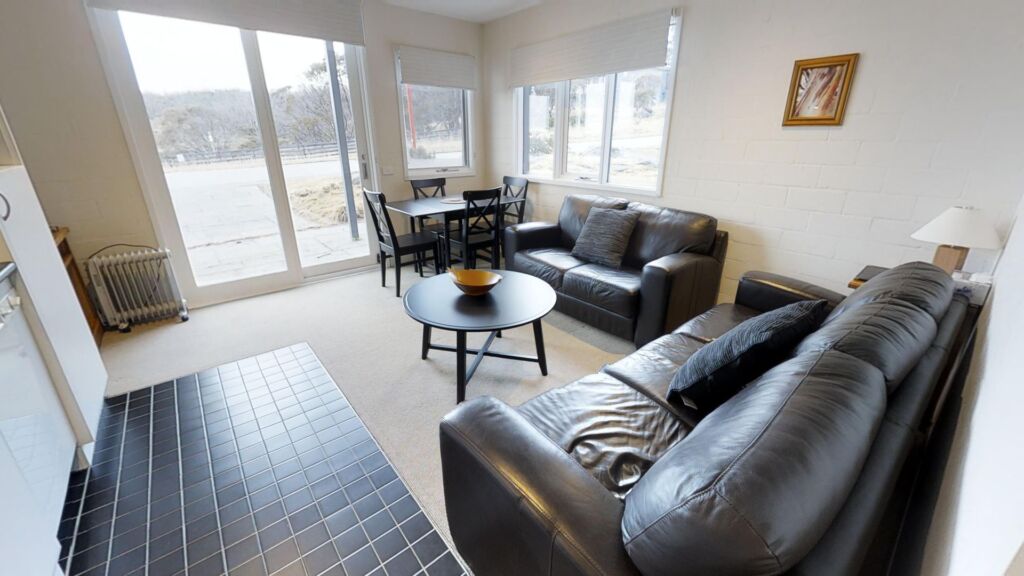 Studio 4 (Sleeps 2)