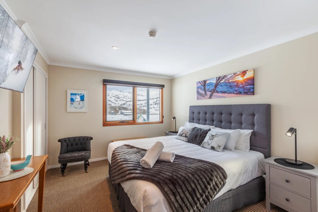 Lodge Chalet (Sleeps 6)