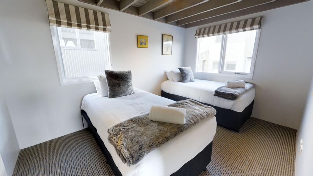 Lodge Chalet 16 (Sleeps 6)